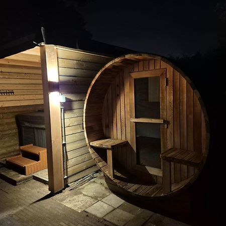 Luxe Boshuisje Met Prive Wellness & Jacuzzi Op De Veluwe Ermelo Bagian luar foto