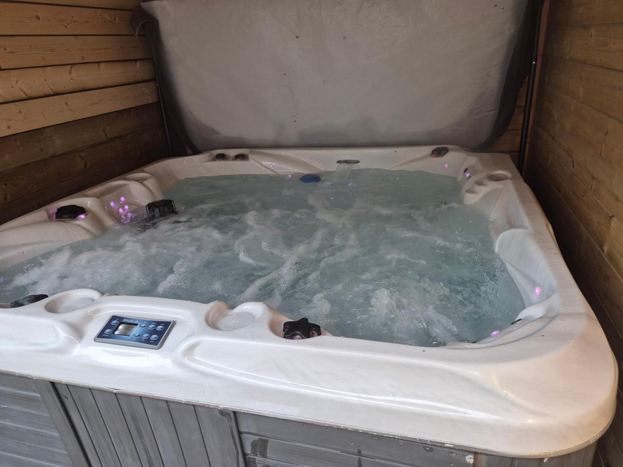 Luxe Boshuisje Met Prive Wellness & Jacuzzi Op De Veluwe Ermelo Bagian luar foto
